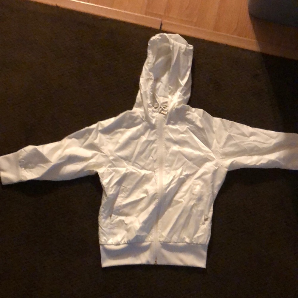 Nike short sleeve wind breaker. White. Small.
